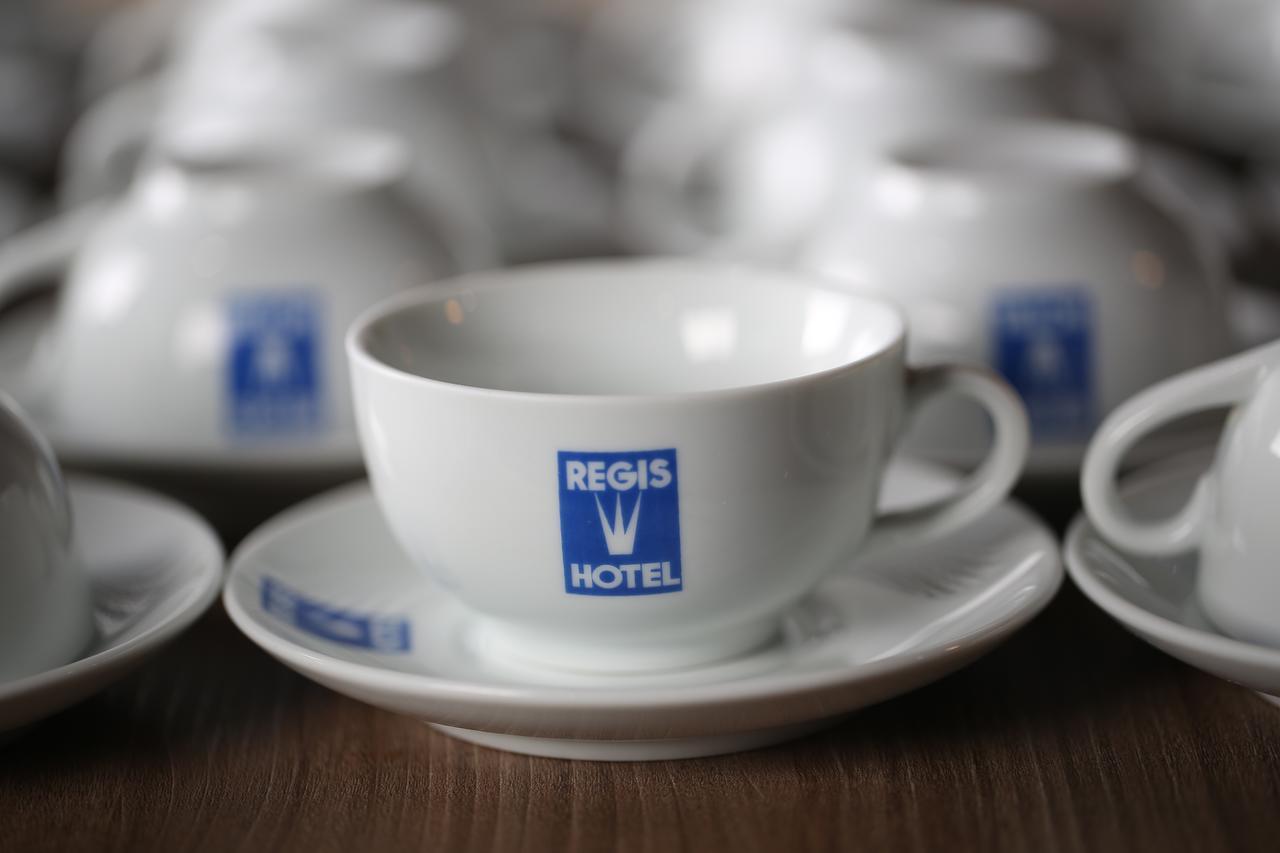 Regis Hotel I เฮจิสโตร ภายนอก รูปภาพ